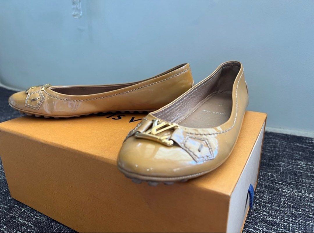 Louis Vuitton Patent Leather Flats (Category: Flats & Sandals) located in Quezon City. Submitted by fromkimwithless (Listing ID 1404418590, Image 3). Description: Louis Vuitton Beige Patent Leather Oxford Ballet Flats Bought last Nov 2016 Size 36 With light scratches on patent leather Comes complete with dustbag, box, receipt, booklet.