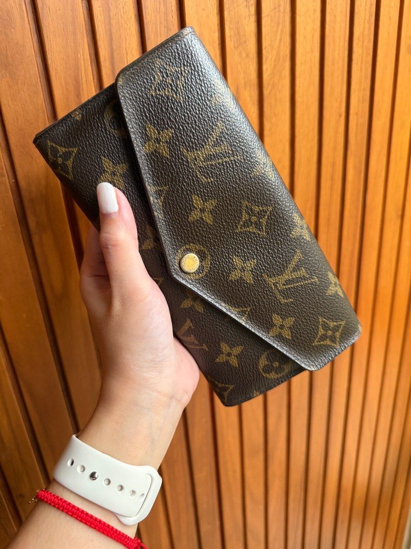 Louis Vuitton Sarah Wallet Monogram - 18 card slots (Category: Luxury Bags & Wallets) located in Manila. Submitted by maiserdaz (Listing ID 1404544489, Image 3). Description: PLEASE READ BEFORE SENDING OFFER -No lowballer. Price posted is already low. -24hours reservation only. -Please no joy reserver. - Authentic Louis Vuitton Sarah Wallet - Monogram canvas - Snap closure - Multiple card slots - Zippered coin pocket - Bill compartments - Include