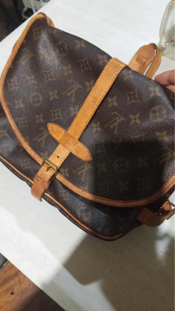 LV bang. (Category: Luxury Bags & Wallets) located in Las Pinas. Submitted by jessywlkr1122 (Listing ID 1404413412, Image 3). Description: .