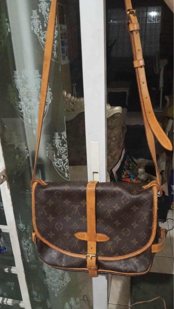 LV bang. (Category: Luxury Bags & Wallets) located in Las Pinas. Submitted by jessywlkr1122 (Listing ID 1404413412, Image 2). Description: .