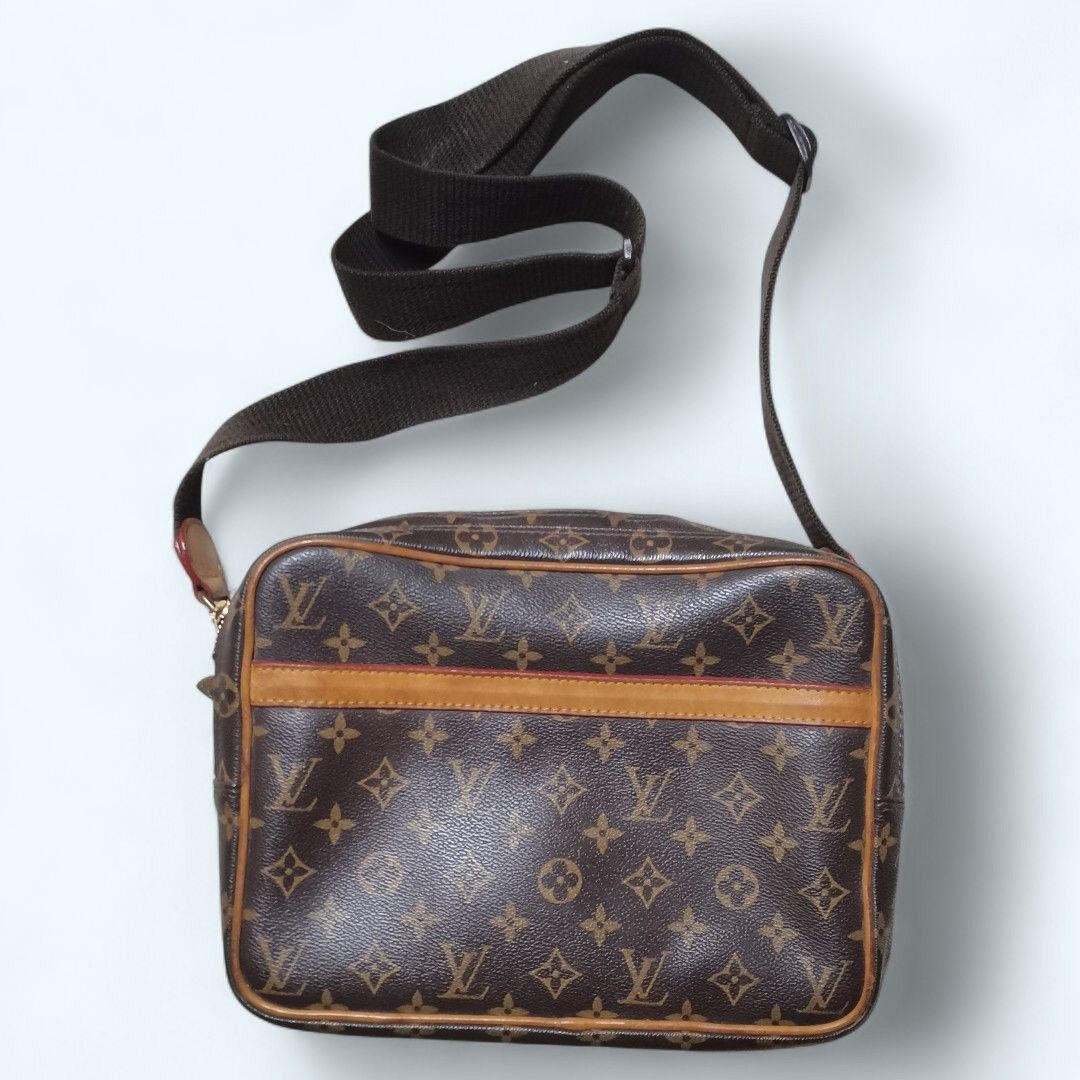 LV Reporter GM Bag (Category: Luxury Bags & Wallets) located in Lucena. Submitted by Miss_KitKitYow (Listing ID 1404417736, Image 1). Description: Might consider😊😊 📌MEDIUM ⚠️MOP - GCASH ⚠️MOD - JNT 📌pics upon request.