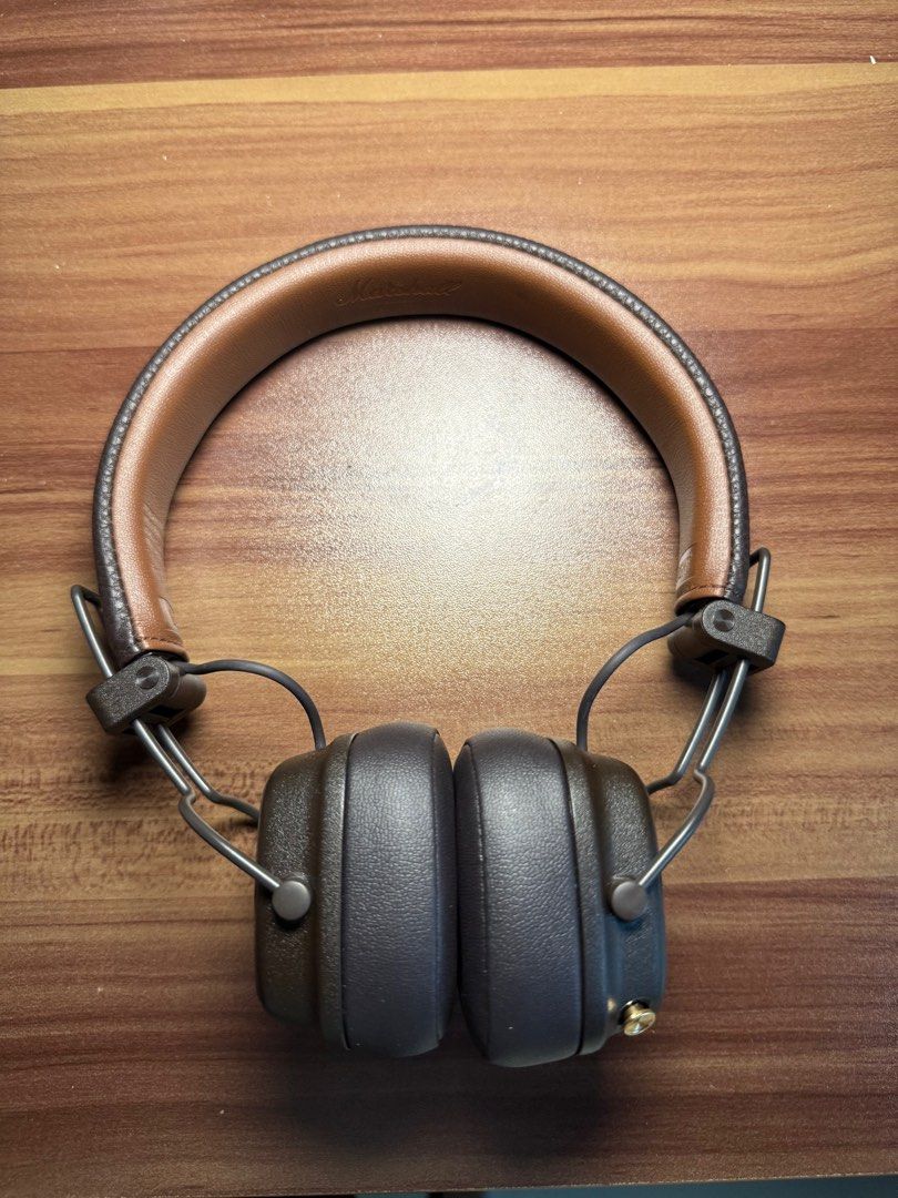 Marshall Major IV (Category: Headphones & Headsets) located in Quezon City. Submitted by dacabe (Listing ID 1404552964, Image 3). Description: Marshall Major IV Slightly used complete box and accessories No issues Very elegant dark brown color (hard to find in stores) rfs: not using! Still prefers airpods.
