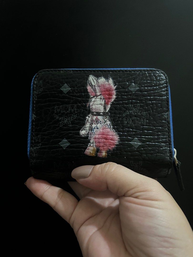 McM bifold wallet (Category: Luxury Bags & Wallets) located in Valenzuela. Submitted by dianzskiyo (Listing ID 1404519281, Image 2). Description: LIMITED REPLY - THIS ITEM IS AVAILABLE (SOLD ITEMS WILL BE MARKED SOLD / DELETED) 📍SELF - AUTHENTICATION📍 Preloved McM bifold wallet 📍 what you see is what you get 📍 Managed ur expectation - this is preloved 📍 Slightly negotiable 📍 All details were already posted (pls check photos para iwas sa red