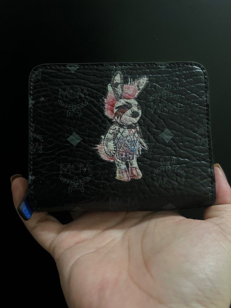 McM bifold wallet (Category: Luxury Bags & Wallets) located in Valenzuela. Submitted by dianzskiyo (Listing ID 1404519281, Image 1). Description: LIMITED REPLY - THIS ITEM IS AVAILABLE (SOLD ITEMS WILL BE MARKED SOLD / DELETED) 📍SELF - AUTHENTICATION📍 Preloved McM bifold wallet 📍 what you see is what you get 📍 Managed ur expectation - this is preloved 📍 Slightly negotiable 📍 All details were already posted (pls check photos para iwas sa red
