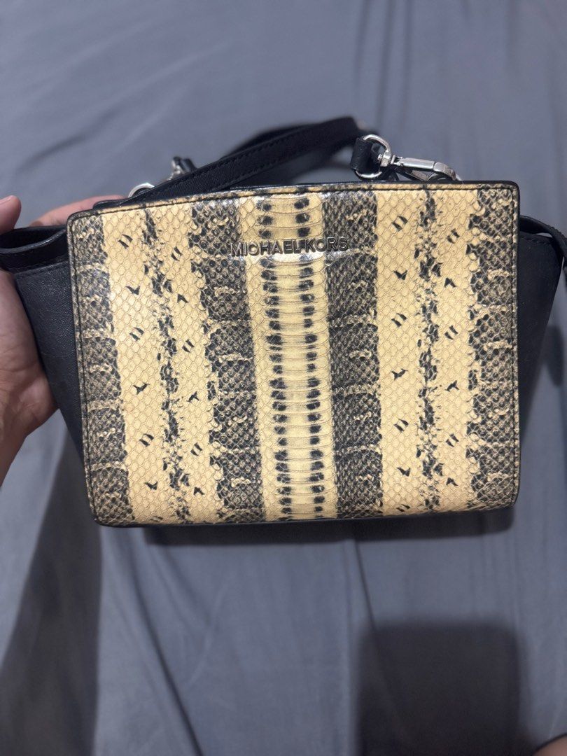 Michael Kors Snake Print Crossbody Bag (Category: Shoulder Bags) located in Iloilo. Submitted by stylesbyzoe (Listing ID 1404511215, Image 1). Description: - Michael Kors crossbody bag - Unique snake print design - Black leather body - Top handle and detachable shoulder strap - Spacious interior - Zip closure - Small pocket - Perfect for everyday or special occasions.