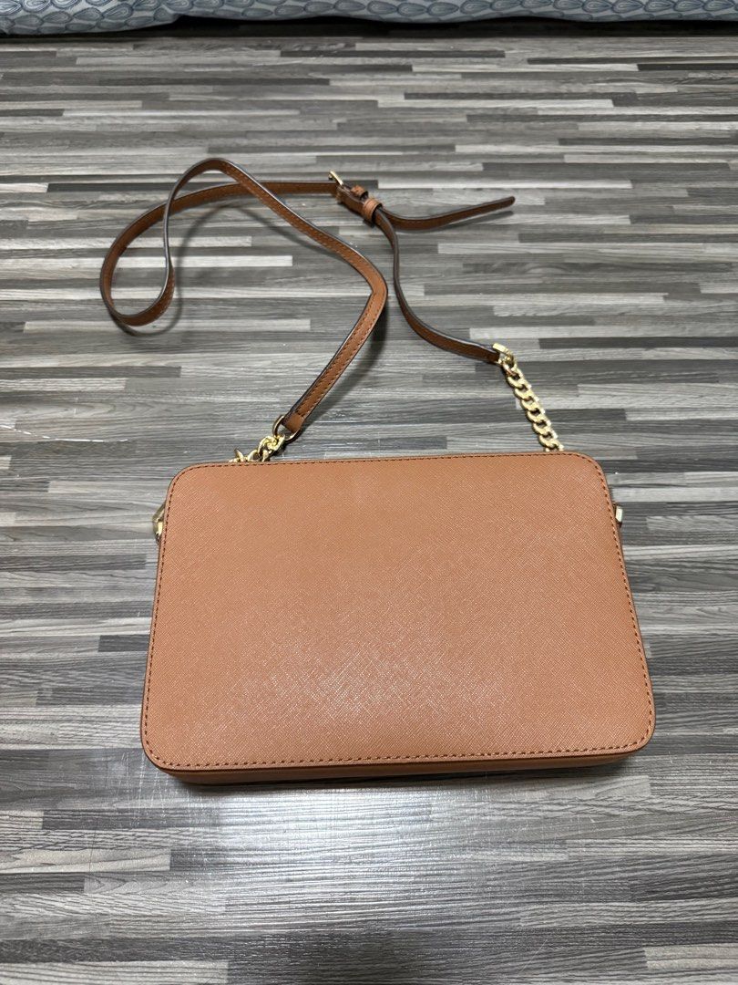 MK Jet Set Crossbody Bag (Category: Luxury Bags & Wallets) located in Manila. Submitted by lauriceeeee (Listing ID 1404533218, Image 2). Description: •Michael Kors Jet set large crossbody bag •Color: Brown • Gold chain and leather strap • Used twice, very good condition • 100% original (bought from US) RFS: Decluttering Delivery Fee c/o Buyer.