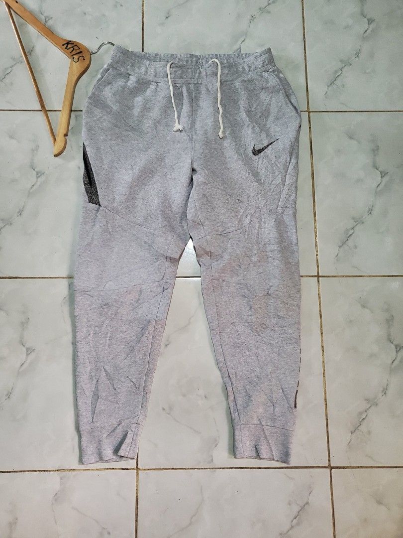 Nike techfleece grey (Category: Joggers) located in Binalbagan. Submitted by Kristoffer_Arguelles (Listing ID 1404384605, Image 3). Description: brand new condition 10/10 large 32-34 max 36 when stretch 38.5 length walang ka issue issue literal na parang bumili ka lang sa mall.