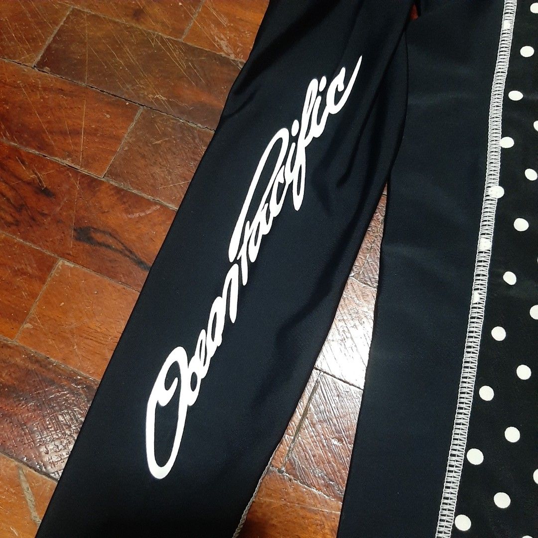 Ocean Pacific OP Longsleeves Rashguard (Category: Rash guard) located in Antipolo. Submitted by beanclsy (Listing ID 1404380431, Image 3). Description: Good for size XS to Semi Small (Bust size 30 pababa) (Wag maniwala sa Medium on tag lol) Like new pa talaga, used only once sa Caramoan. RFS: Masikip sa arms ko, hirap isuot haha. Bought this sa SM Surplus Shop.