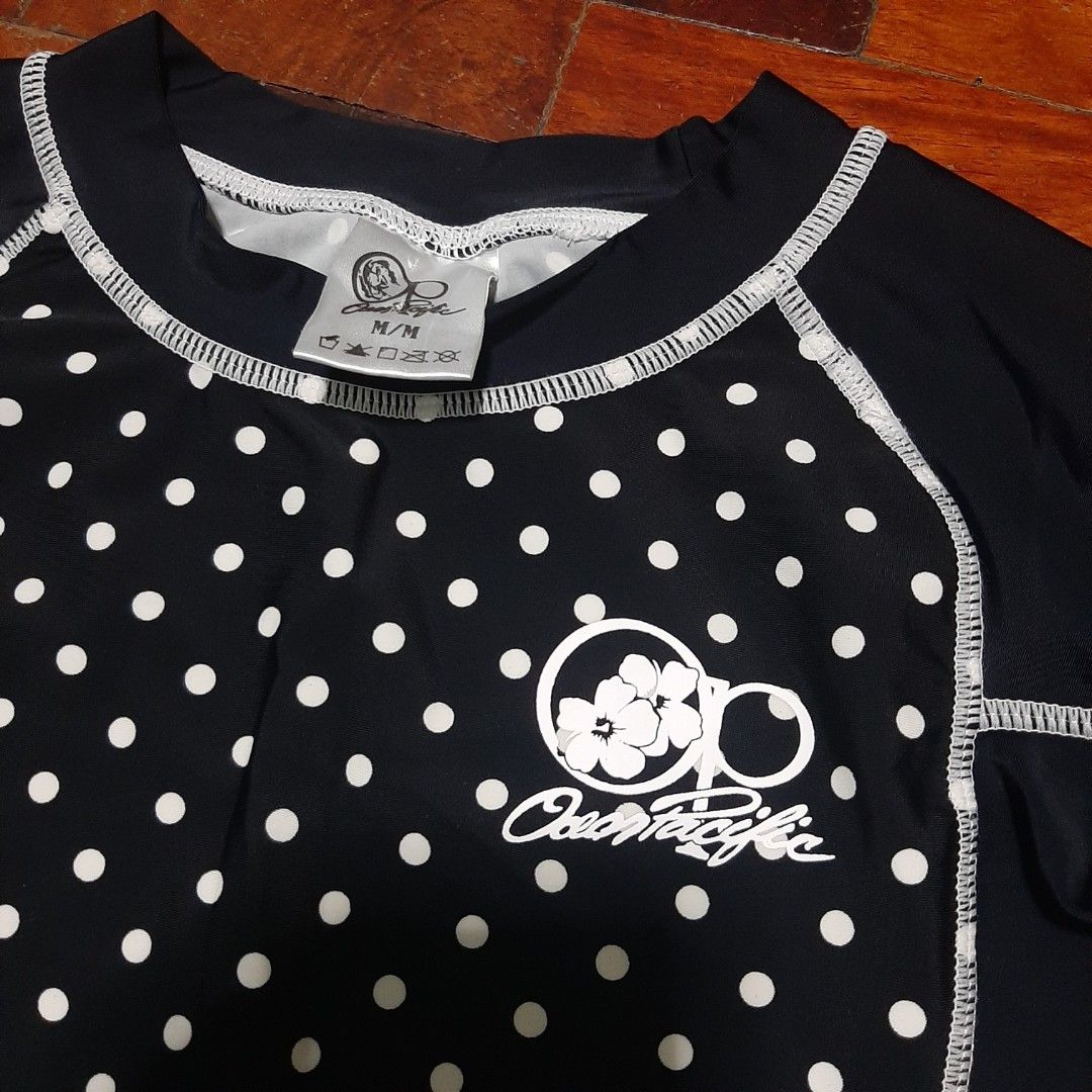 Ocean Pacific OP Longsleeves Rashguard (Category: Rash guard) located in Antipolo. Submitted by beanclsy (Listing ID 1404380431, Image 2). Description: Good for size XS to Semi Small (Bust size 30 pababa) (Wag maniwala sa Medium on tag lol) Like new pa talaga, used only once sa Caramoan. RFS: Masikip sa arms ko, hirap isuot haha. Bought this sa SM Surplus Shop.