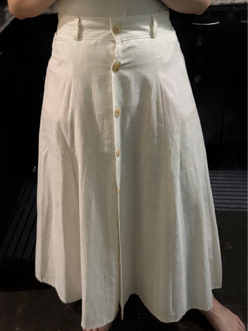 Off-white Button-Down Midi Skirt (Category: Skirts) located in Quezon City. Submitted by beeeeeeeeb (Listing ID 1404478744, Image 2). Description: Cream midi skirt. Button-down design, high-waisted, flared silhouette..