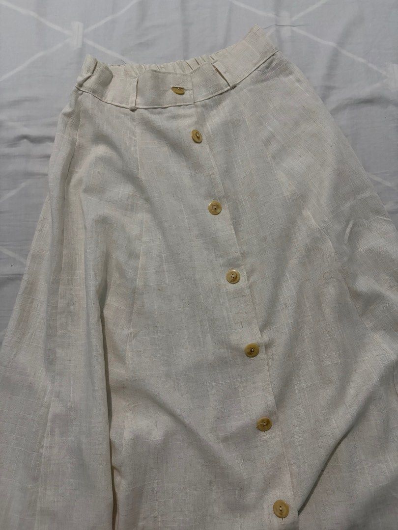 Off-white Button-Down Midi Skirt (Category: Skirts) located in Quezon City. Submitted by beeeeeeeeb (Listing ID 1404478744, Image 1). Description: Cream midi skirt. Button-down design, high-waisted, flared silhouette..