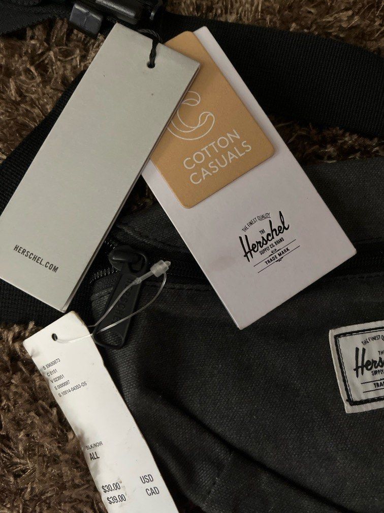 ORIGINAL HERSHEL CROSSBODY BELT BAG (Category: Cross-body Bags) located in Manila. Submitted by ty_imported_goods (Listing ID 1404417867, Image 2). Description: ❗️sale❗️ Original from u.s Limited lifetime warranty.