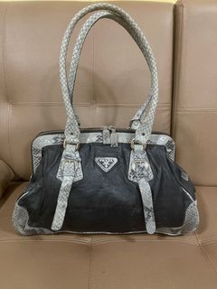 (Category: ) located in . Submitted by sellclothesandbag (Listing ID 1404427467, Image 1). Description: .