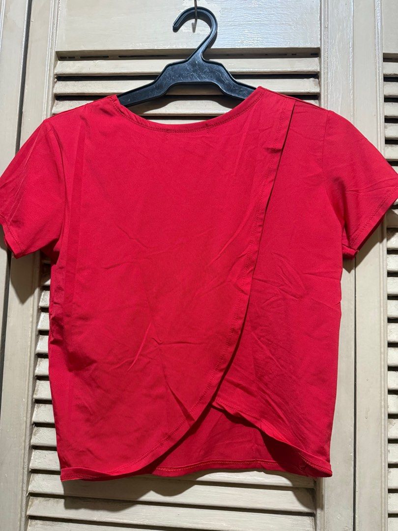 Red crop top (Category: Blouses) located in Quezon City. Submitted by preloved.declutter2024 (Listing ID 1404518315, Image 2). Description: Fits small to medium.