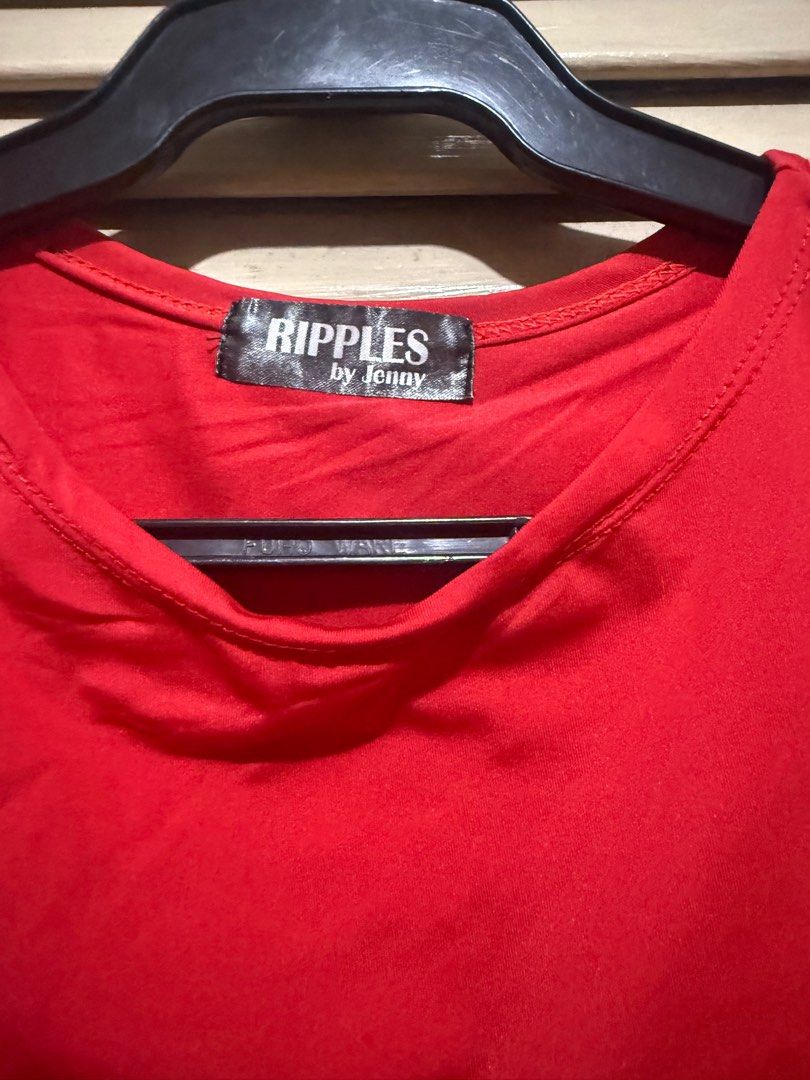 Red crop top (Category: Blouses) located in Quezon City. Submitted by preloved.declutter2024 (Listing ID 1404518315, Image 3). Description: Fits small to medium.