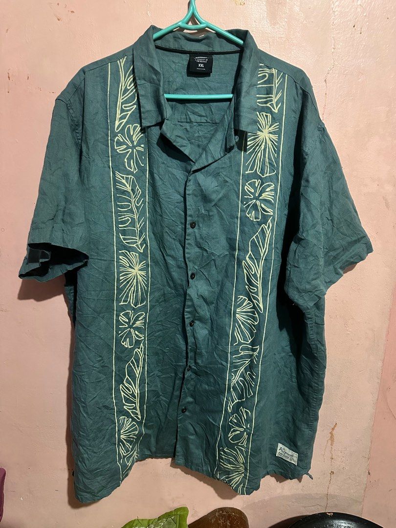 Rip Curl Surf Goods Button-Up Shirt (Category: Tshirts & Polo Shirts ) located in Pasay City. Submitted by meldoicastro (Listing ID 1404507332, Image 1). Description: - Rip Curl button-up shirt - Teal color with white floral and leaf patterns - Short sleeves - Classic collar - Rip Curl logo detail - Perfect for a casual, beach look.