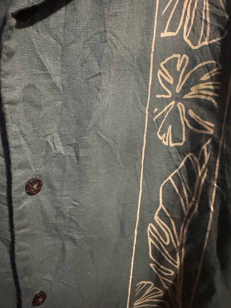 Rip Curl Surf Goods Button-Up Shirt (Category: Tshirts & Polo Shirts ) located in Pasay City. Submitted by meldoicastro (Listing ID 1404507332, Image 3). Description: - Rip Curl button-up shirt - Teal color with white floral and leaf patterns - Short sleeves - Classic collar - Rip Curl logo detail - Perfect for a casual, beach look.