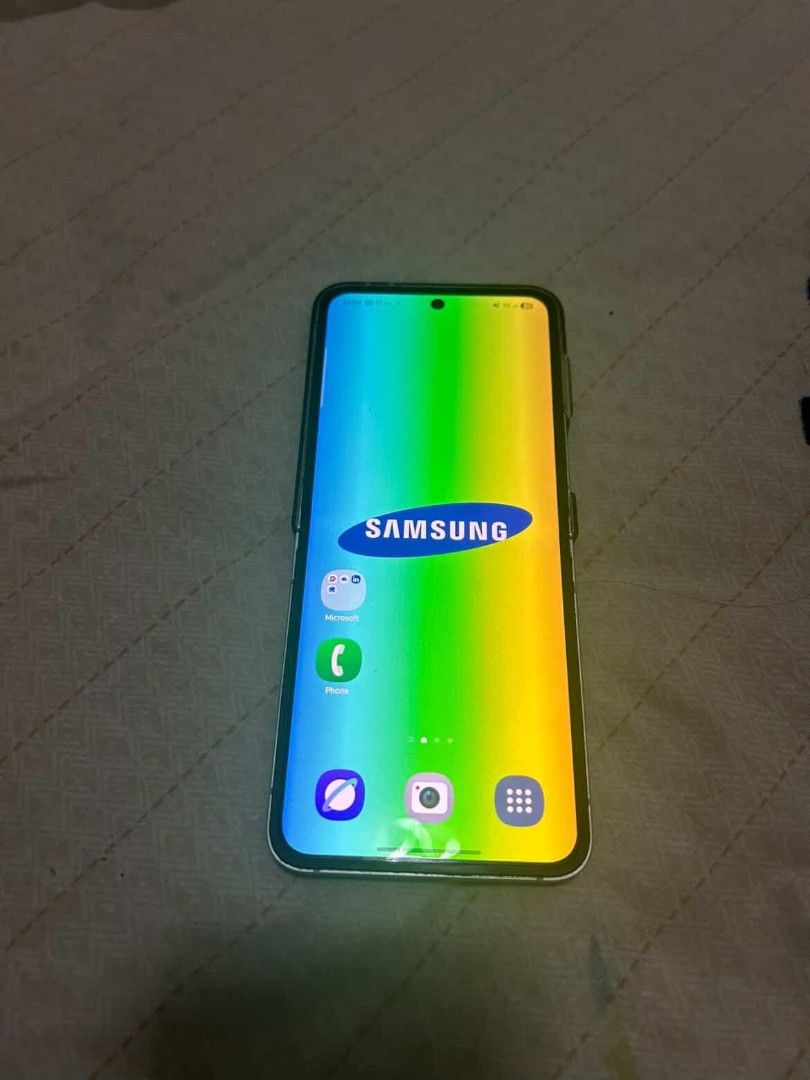 Samsung Flip 6 (Category: Samsung) located in Manila. Submitted by marinocerh37538 (Listing ID 1404484535, Image 3). Description: complete with box got last October 2025.