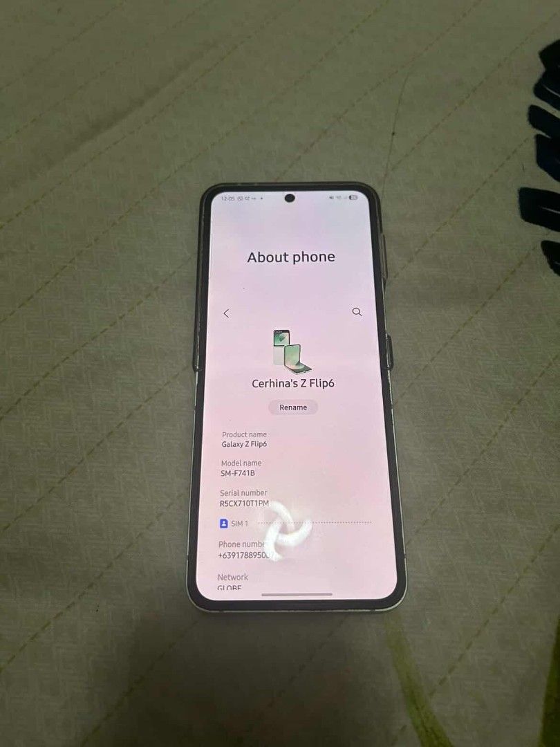 Samsung Flip 6 (Category: Samsung) located in Manila. Submitted by marinocerh37538 (Listing ID 1404484535, Image 2). Description: complete with box got last October 2025.