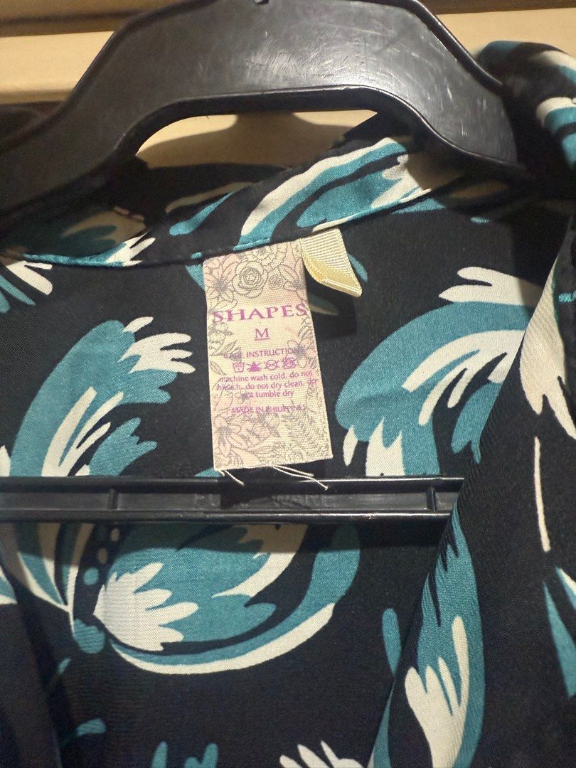 Shapes Floral Print Blouse - Size M (Category: Blouses) located in Quezon City. Submitted by preloved.declutter2024 (Listing ID 1404520136, Image 2). Description: - Floral print blouse - Colors: Black, white, teal - Size: M - Features: Long sleeves, button-down front, classic collar - Material: Silky - Made in the Philippines.