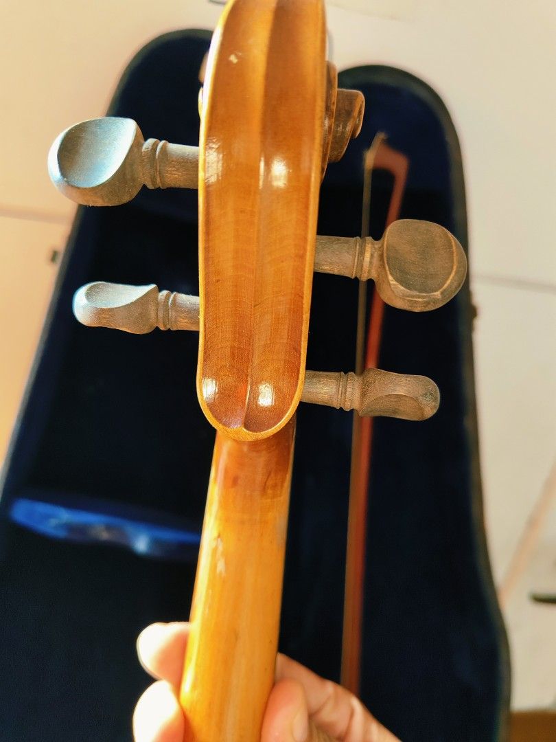 Suzuki Violin with Case and Bow (Category: Musical Instruments) located in Manila. Submitted by babz30261 (Listing ID 1404450056, Image 2). Description: SUZUKI VIOLIN 1/2 GOOD QUALITY CONDITION NO MAJOR ISSUESS INCOMPLETE STRINGS JAPAN SURPLUS SUZUKI NAGOYA 1/2 WE DELIVER NATIONWIDE THANKYOU‼️‼️‼️‼️.
