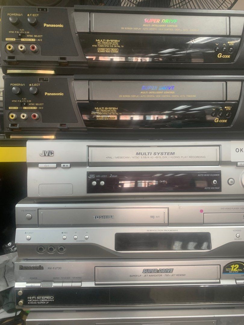 S-VHS錄影機 （分類：其他家庭電器）位於 Hong Kong。 由 professional_media_production 提交（商品編號 1404462423，圖片 3）。簡介： 全正常S-VHS錄影機，多種牌任選，每部$600，無搖控，包試機。