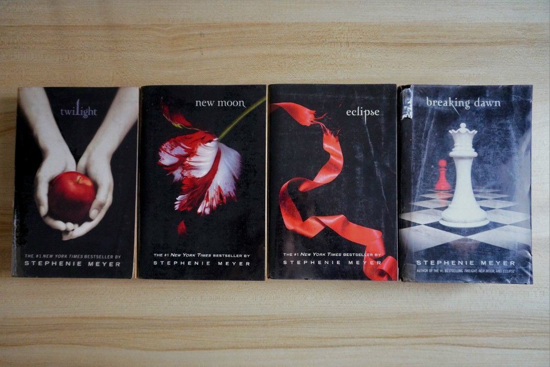 Twilight Saga [BOOK SET] (Category: Storybooks) located in Bacoor. Submitted by sofymc (Listing ID 1404505127, Image 1). Description: ‼️ Disclaimer: These are preloved copies so there's foxing/tanning on the pages, also covered in plastic covers ‼️ Issue: Twilight book has printing flaws, missing chapters 15-17 and first couple pages of ch. 18.