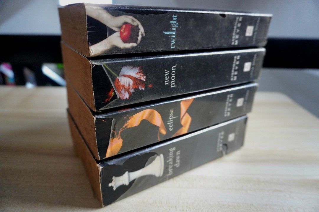 Twilight Saga [BOOK SET] (Category: Storybooks) located in Bacoor. Submitted by sofymc (Listing ID 1404505127, Image 2). Description: ‼️ Disclaimer: These are preloved copies so there's foxing/tanning on the pages, also covered in plastic covers ‼️ Issue: Twilight book has printing flaws, missing chapters 15-17 and first couple pages of ch. 18.