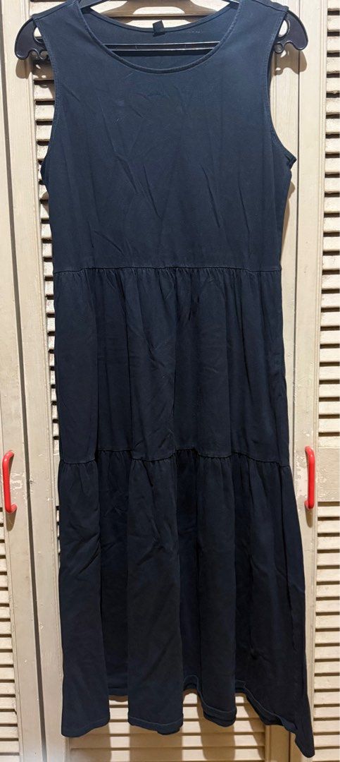 Uniqlo black dress (Category: Dresses) located in Quezon City. Submitted by preloved.declutter2024 (Listing ID 1404516107, Image 1). Description: .