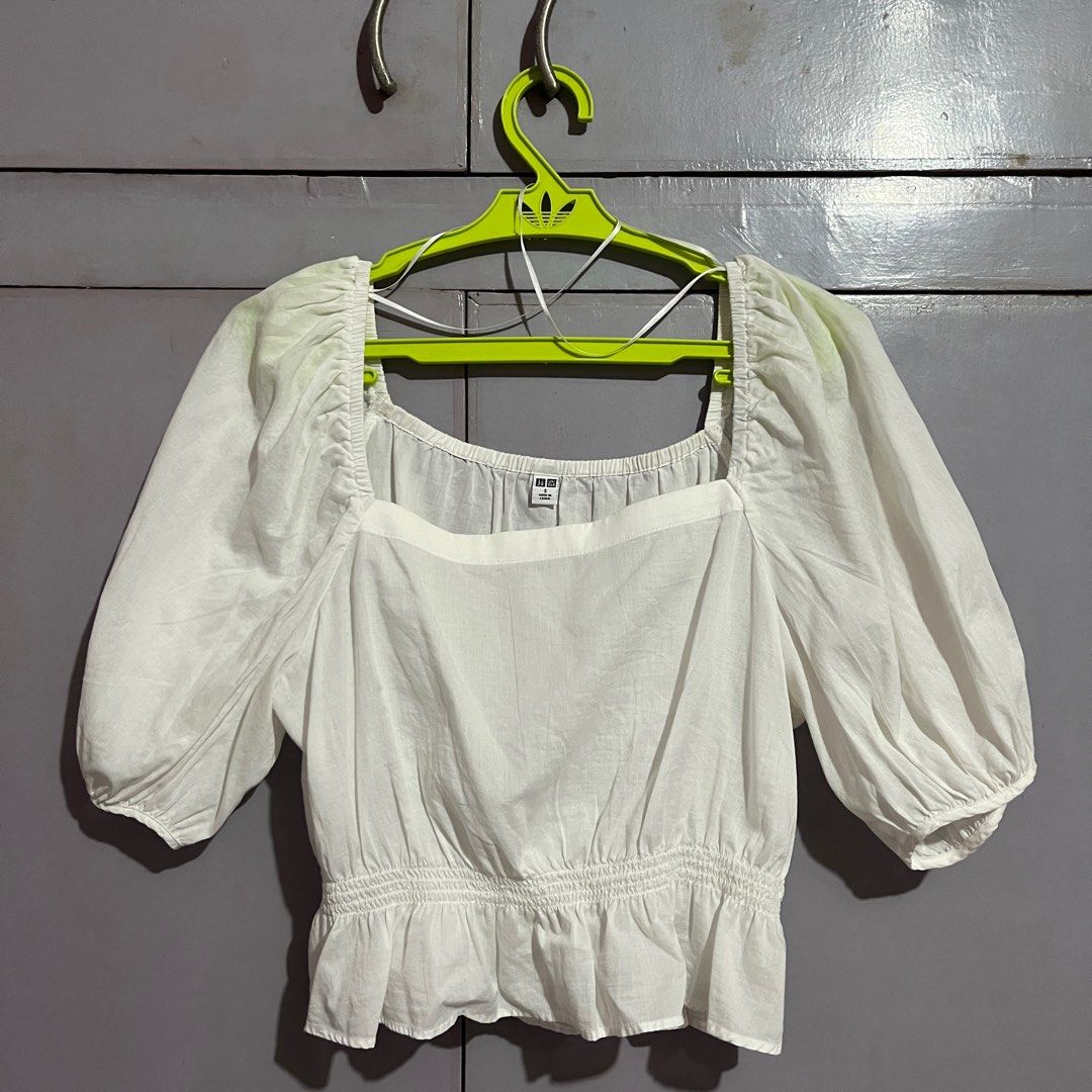 Uniqlo cropped short sleeve blouse (Category: Blouses) located in Pasig City. Submitted by ajdlsrysx (Listing ID 1404424644, Image 2). Description: Uniqlo cotton short sleeve blouse White, no stains, needs ironing, RTW Size Small .