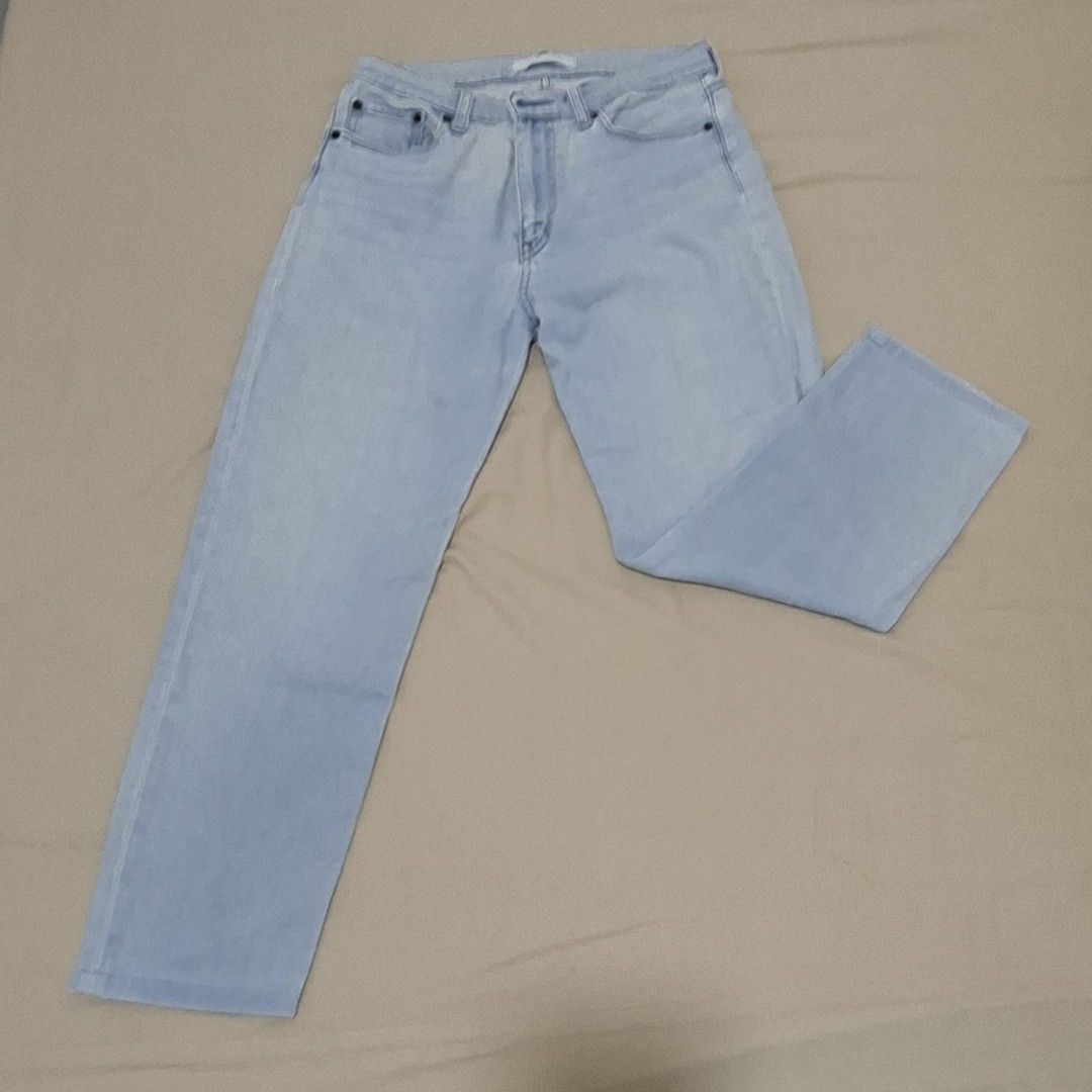 Uniqlo Light Wash Jeans Size 26 (Category: Jeans) located in Pasig City. Submitted by avcan (Listing ID 1404533229, Image 1). Description: - Uniqlo light wash jeans - Size 26 (66cm) - Made in Vietnam - Button closure - Classic five-pocket design - Cotton and spandex blend - Light blue wash - Straight leg cut - Versatile for various outfits.