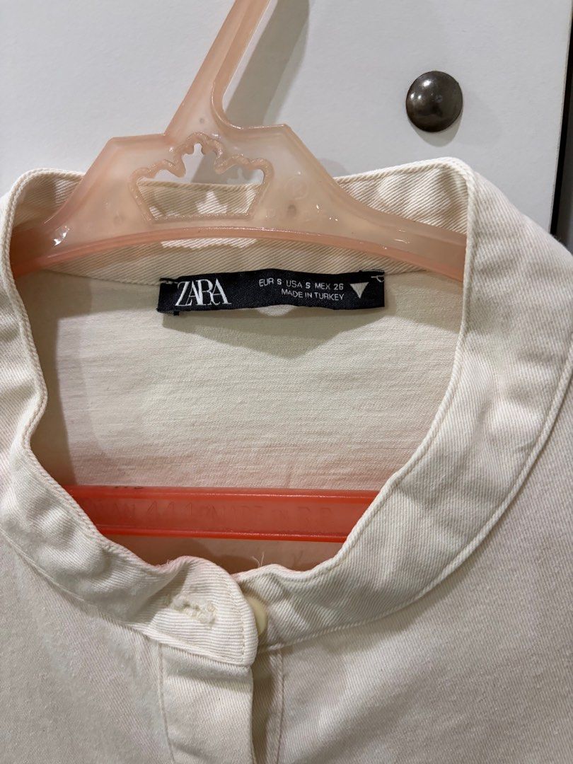 Zara Cream Denim Dress (Category: Dresses) located in Makati City. Submitted by kobewobee (Listing ID 1404388664, Image 2). Description: .