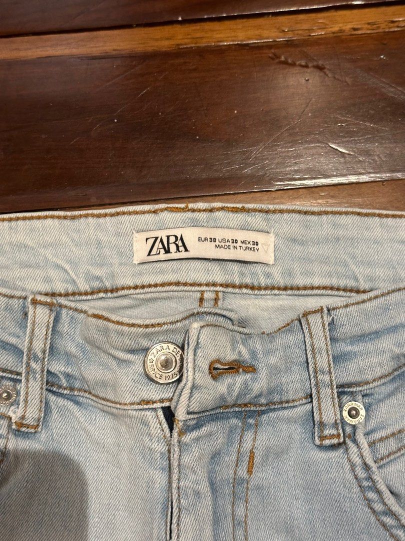 Zara SLIM TAPERED FIT JEANS size 30 (Category: Jeans) located in Manila. Submitted by juan_____ (Listing ID 1404553021, Image 2). Description: Zara SLIM TAPERED FIT JEANS size 30 Used once Selling it for 599 Rfs: decluttering (NOT THRIFTED) Bulacan/ taft meet ups.