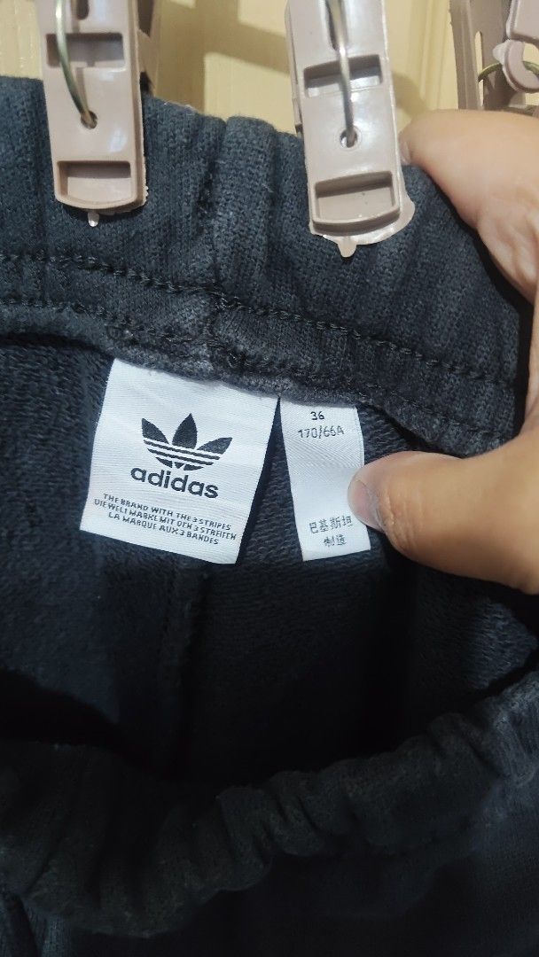 Adidas Gray Trefoil Jogging Pants Preloved (Category: Activewear) located in Pasig City. Submitted by retvsl (Listing ID 1404673729, Image 3). Description: Adidas Gray Trefoil Jogging Pants Preloved Excellent Condition size: 36 170/66A on tag 14in waist width x 37in length RFS: decluttering P650 loc: Manggahan, Pasig Buyer shoulders sf.