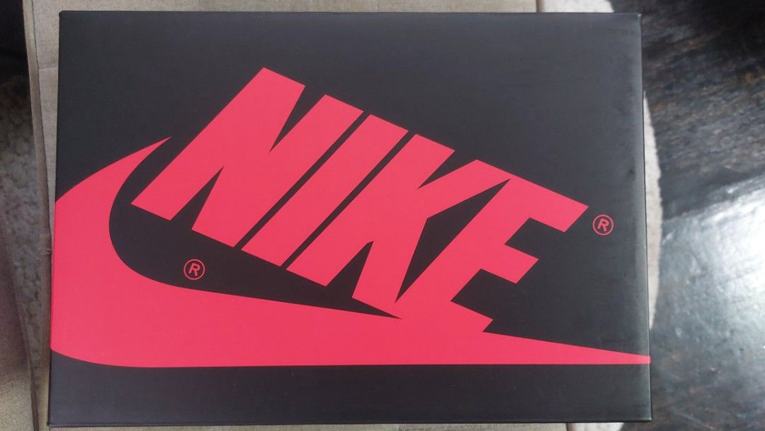J1 Low OG Chicago (Category: Sneakers) located in Quezon City. Submitted by cisnarf (Listing ID 1404486443, Image 2). Description: -Titan Vertis North release. -Complete with receipt..