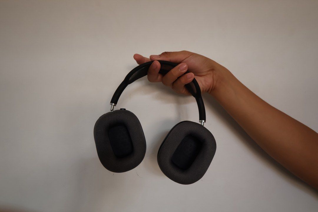Airpods Max (Premium Copy) (Category: Headphones & Headsets) located in Manila. Submitted by amoguiski77085 (Listing ID 1404607764, Image 3). Description: .