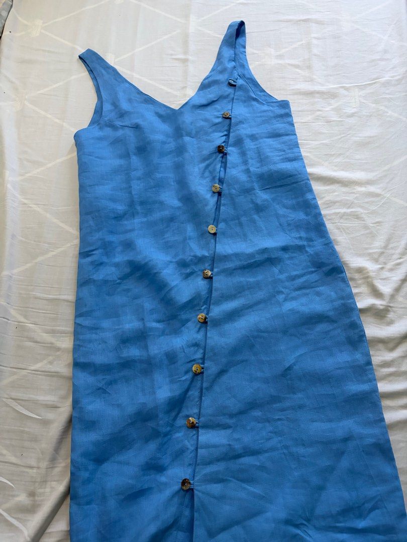 Anika Baco Midi Dress (Category: Dresses) located in Quezon City. Submitted by beeeeeeeeb (Listing ID 1404612162, Image 1). Description: Rfs: wrong size (I need Large haha) No when worn photos.