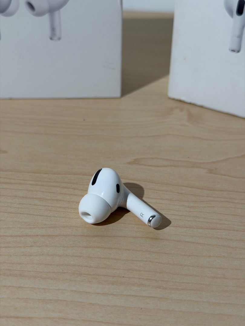 Apple AirPods Pro (Right Earbud) Magsafe Charging Case (Category: Earphones) located in Muntinlupa City. Submitted by olivertsien37 (Listing ID 1404751651, Image 1). Description: Right earbud for Apple Airpods Pro Wireless Charging Case (Lightning) Good condition RFS: Lost the left earbud so decided to sell na lang Delivery via Lalamove only.