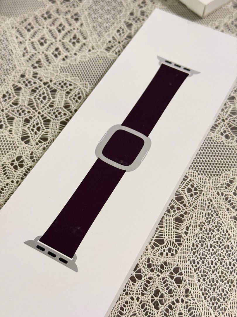 Apple Watch 41mm Mulberry Modern Buckle - Large (Category: Wearables & Smart Watches) located in Paranaque City. Submitted by closetclearing_ (Listing ID 1404751906, Image 1). Description: Apple Watch Magnetic Leather Link All brand new sealed For 41mm and 45mm Available in Taupe Pacific Blue Evergreen Meetup paranaque area only If delivery, via grabexpress only no lalamove Apple Watch Modern Buckle For 41mm Available in Tan Mulberry Meetup paran