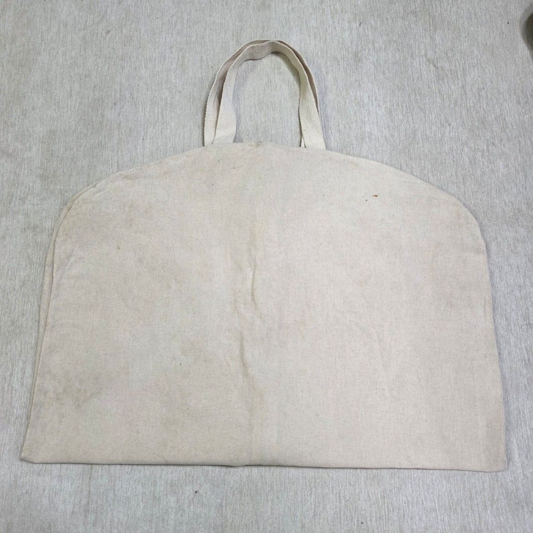 Authentic AMI Garment Bag (Category: Luxury Bags & Wallets) located in Binangonan. Submitted by makoleksyon (Listing ID 1404630527, Image 2). Description: excellent condition like new no flaws bought in Japan 100% Authentic Money back guarantee.