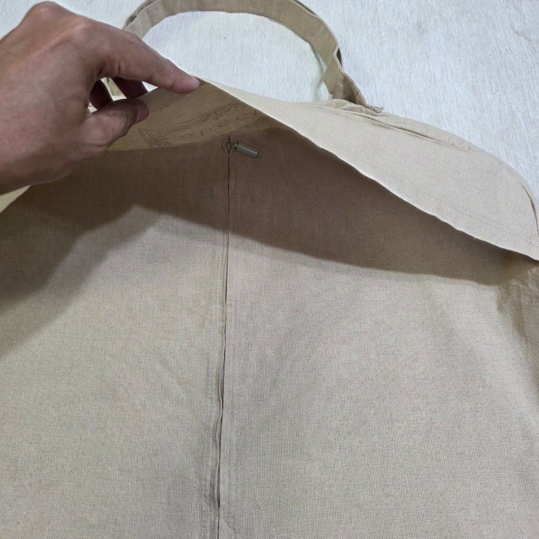 Authentic Gucci Garment Bag (Category: Luxury Bags & Wallets) located in Binangonan. Submitted by makoleksyon (Listing ID 1404633694, Image 3). Description: excellent condition like new no flaws bought in Japan 100% authentic money back guarantee.
