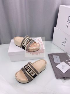(Category: ) located in . Submitted by shoes.locker (Listing ID 1404631042, Image 1). Description: .