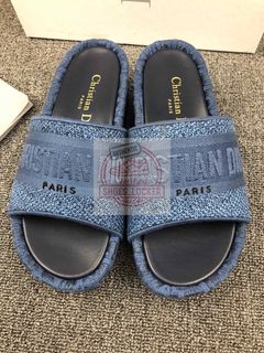 (Category: ) located in . Submitted by shoes.locker (Listing ID 1404631577, Image 1). Description: .