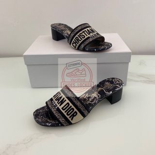 (Category: ) located in . Submitted by shoes.locker (Listing ID 1404662879, Image 1). Description: .