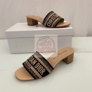 (Category: ) located in . Submitted by shoes.locker (Listing ID 1404764911, Image 1). Description: .