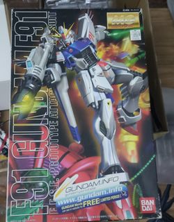 Bandai MGEX Strike Freedom Gundam & RG RX-78-2 Gundam, Hobbies & Toys ...