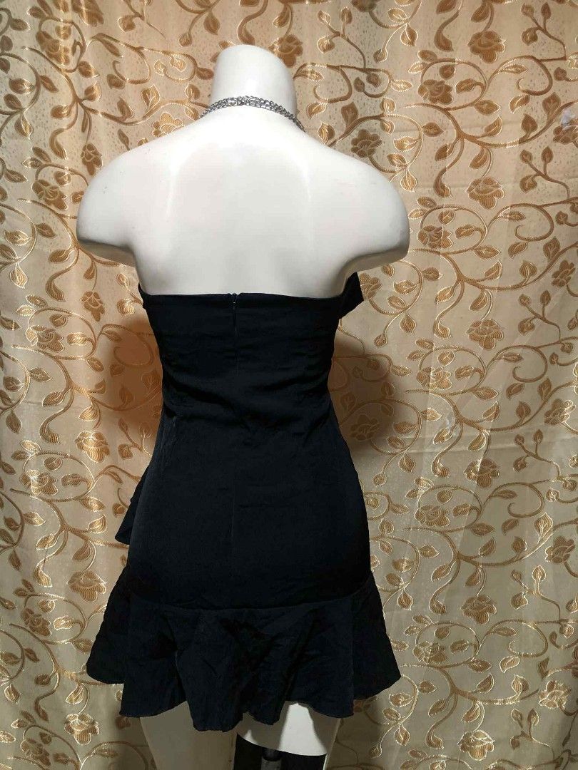 Black Halter Dress with Ruffles (Category: Dresses) located in Cavite. Submitted by virginiacubero08 (Listing ID 1404600595, Image 3). Description: - Black halter neckline dress - Features ruffle detail - Fitted bodice - Flared skirt with ruffle hem - Made of soft fabric - Back zipper closure - Perfect for special occasions.