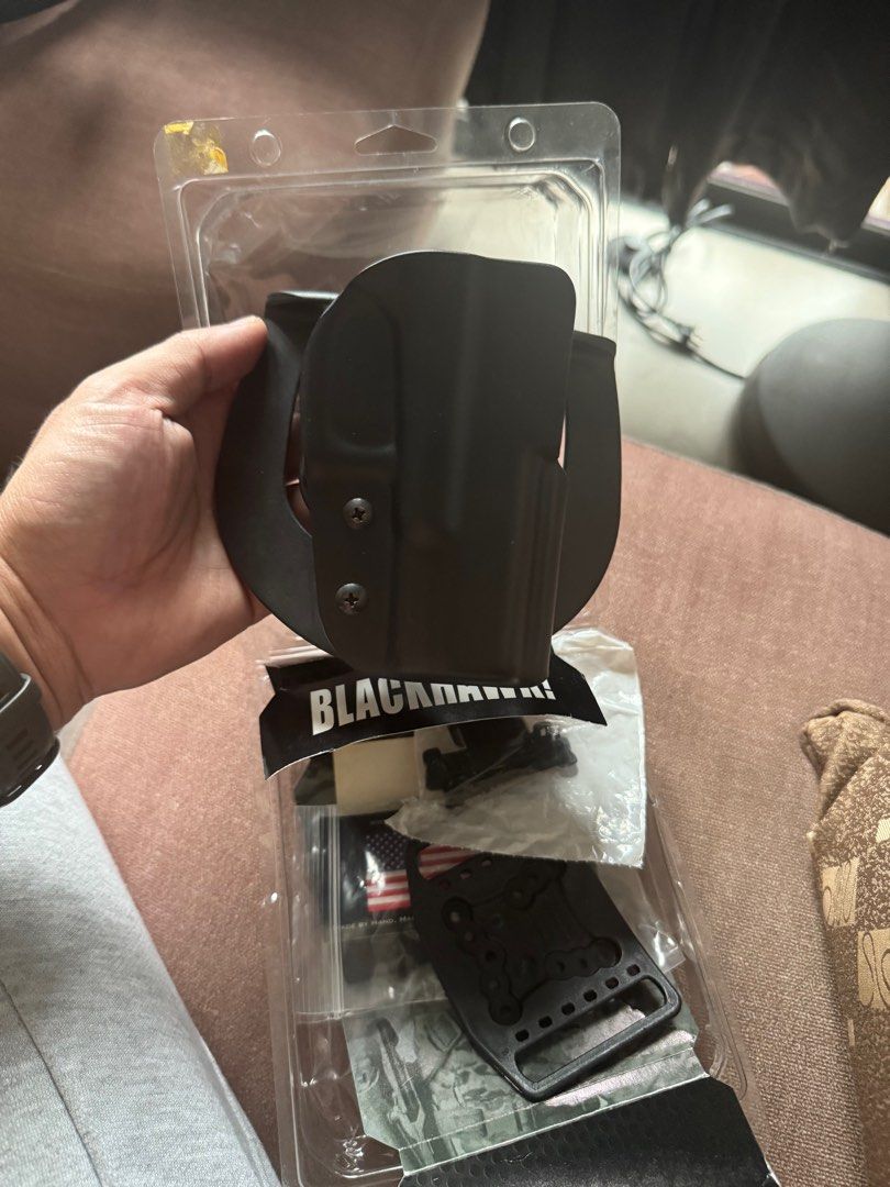 Blackhawk Serpa Concealment Holster Glock 17 (Category: Combat Sports) located in Quezon City. Submitted by beast_123 (Listing ID 1404673038, Image 3). Description: Designed for Glock 17/22/31 Authentic US brand.