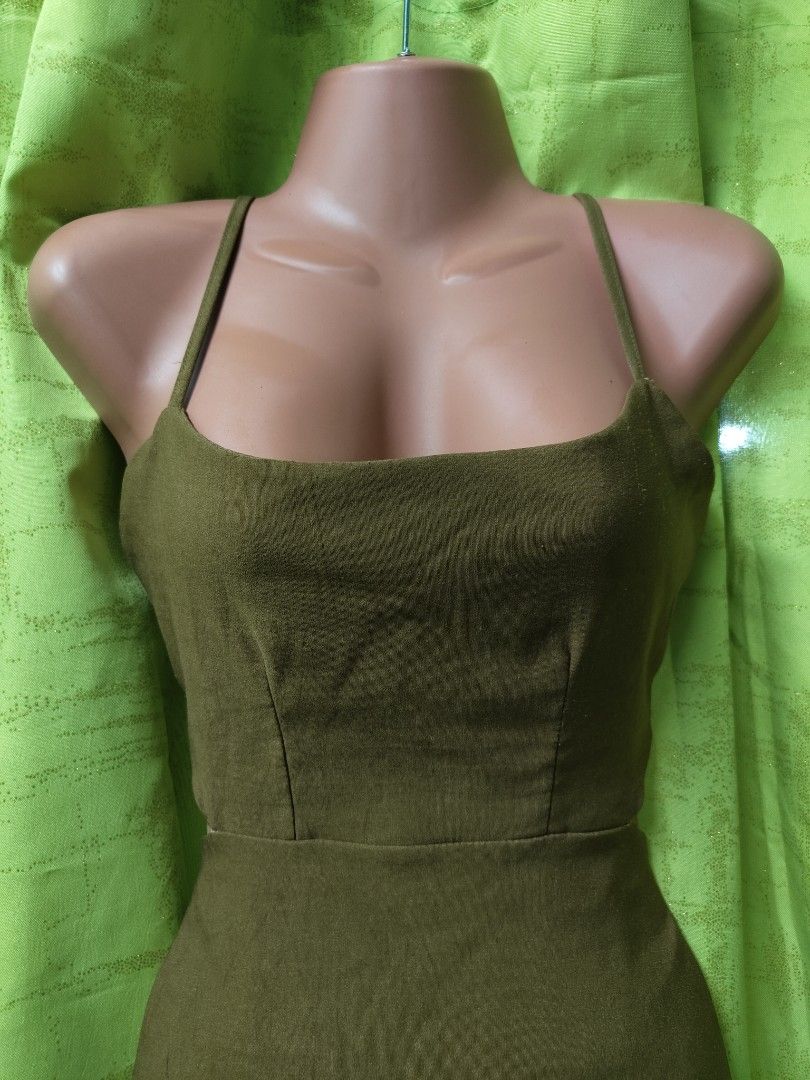 Brown Backless Dress (Category: Dresses) located in Manila. Submitted by declutterwithme0809 (Listing ID 1401992978, Image 3). Description: - Brown backless dress - Spaghetti straps - Flattering A-line - Adjustable tie-back - Textured fabric - Perfect for special occasions - bewang is 13 inches but can stretch to 20 inches baka mas higit pa. - super ganda sa may boobs and pwet Super Gandaaa ✨✨✨ Once lang nasuot sa wedding pa so di talaga nalaspag