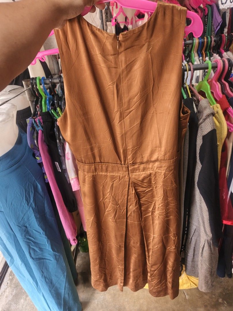 Burberry Long Dress Camel Brown (Category: Luxury Apparel) located in Agoo. Submitted by fitzmatic15 (Listing ID 1404619663, Image 2). Description: Burberry Long Dress Camel Brown size Small to medium good as new condition with issue sobrang liit dnaman kita see last pic. napakasolid 🔥.